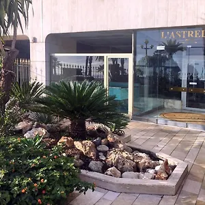 Appartement Beachfront On Promenade Des, Nice