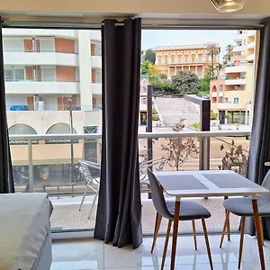 Appartement Nice: Agréable Studio Très Proche De La Plage, Nice